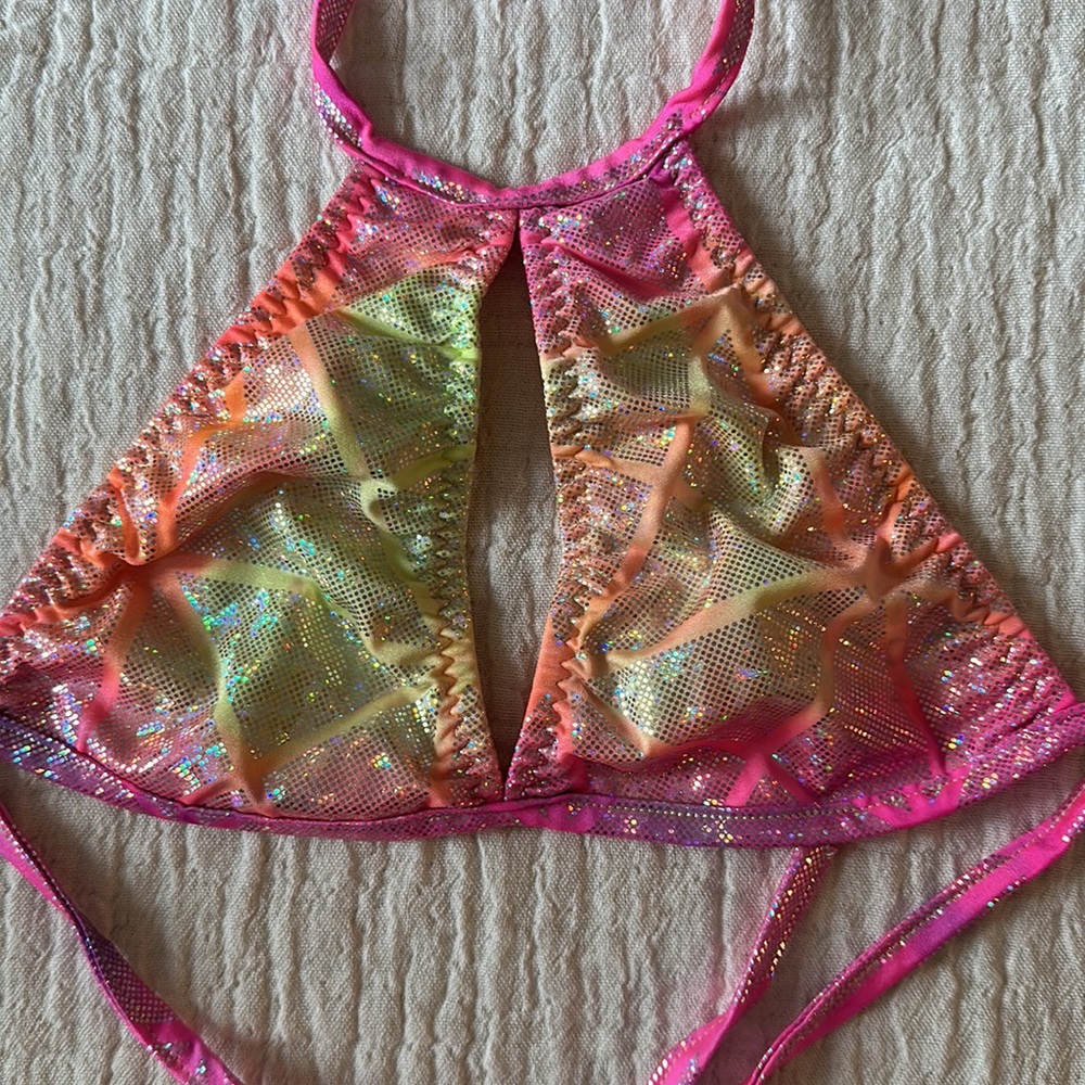 Rave triangle top